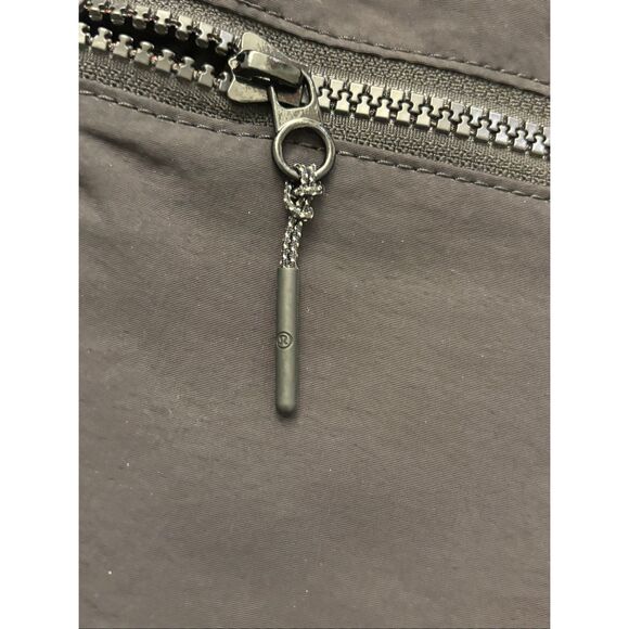 NWOT lululemon Clean Lines Crossbody Bag 2.8L black - Picture 5 of 8